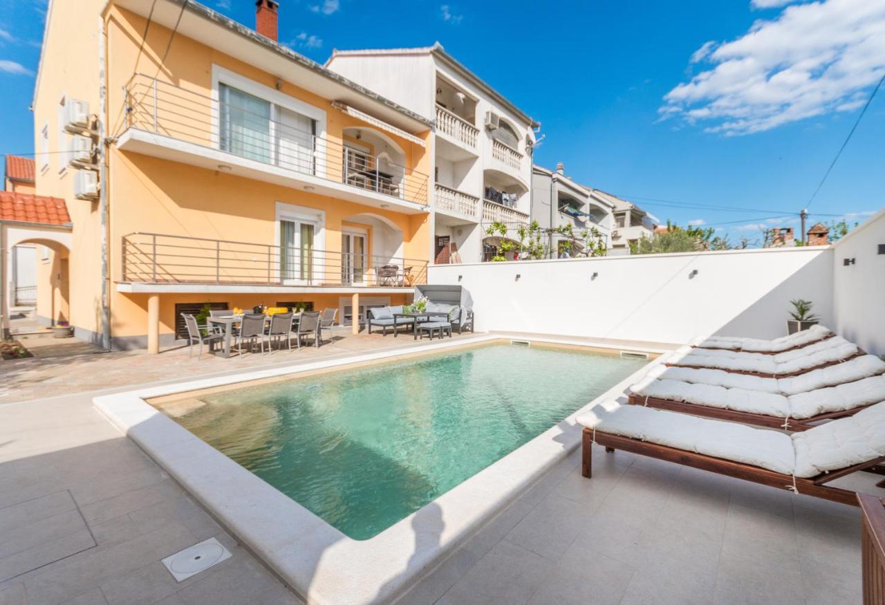 Apartment Pavla With Pool