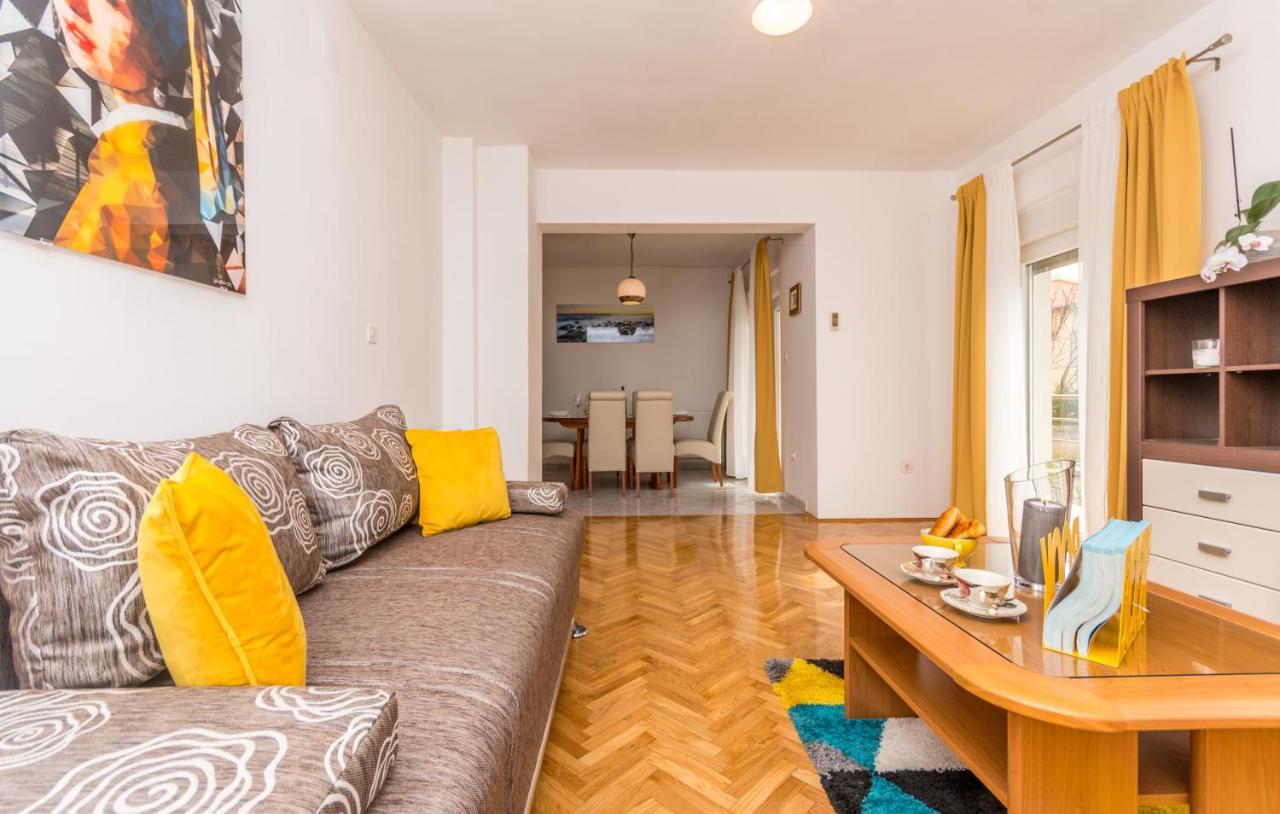 Pavla With Pool Appartement