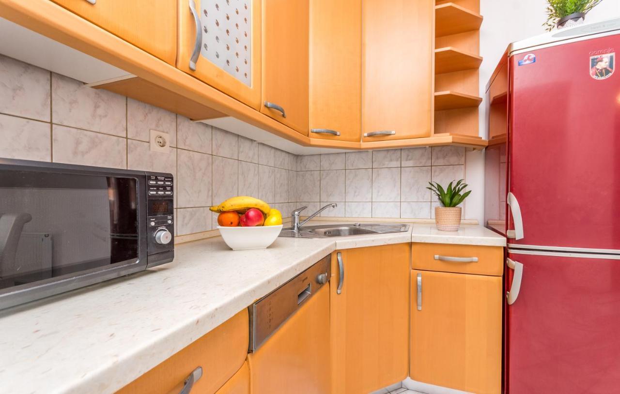 Apartment Pavla With Pool